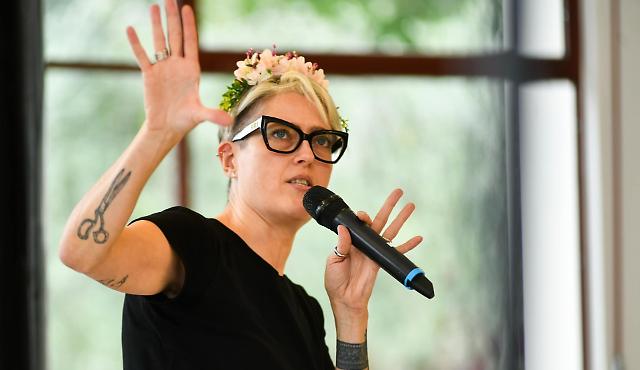 Parole che feriscono, che costruiscono muri: incontro con Vera Gheno