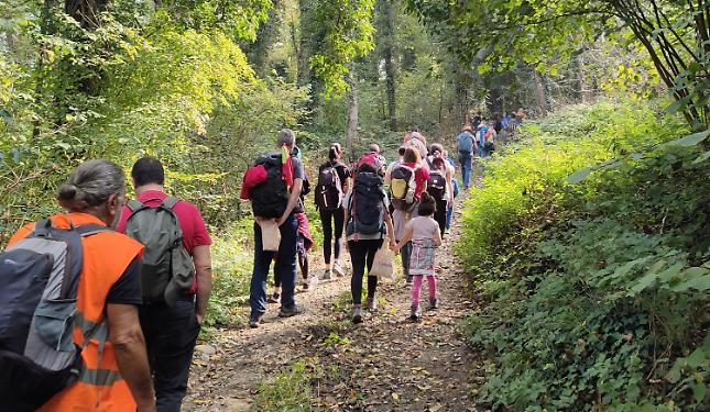 Famiglie a passeggio nella natura, tra vecchi ruderi, cascate e... tesori da scoprire