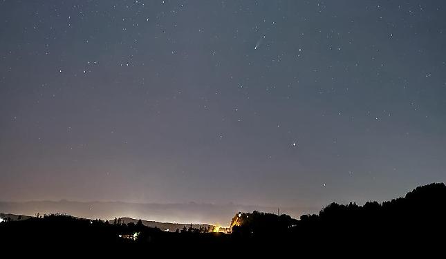 La "cometa verde" sopra il forte di Ceva, nello scatto di Melissa Fontana
