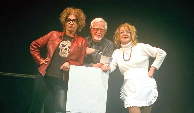 La Filodrammatica “Nando Alciati” sul palco: risate, dialetto e un ex sindaco protagonista