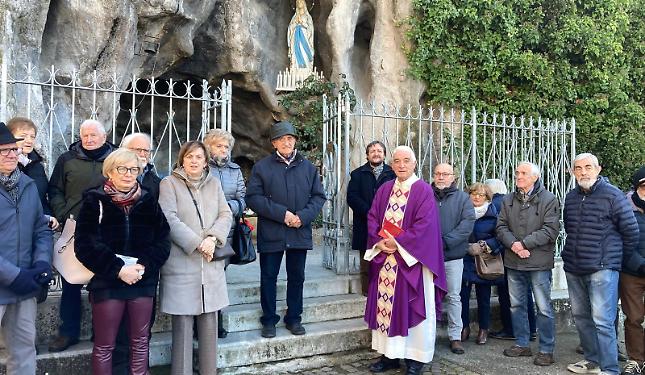 Un presepe nella roccia: a Ceva la Natività incanta nella grotta di Lourdes