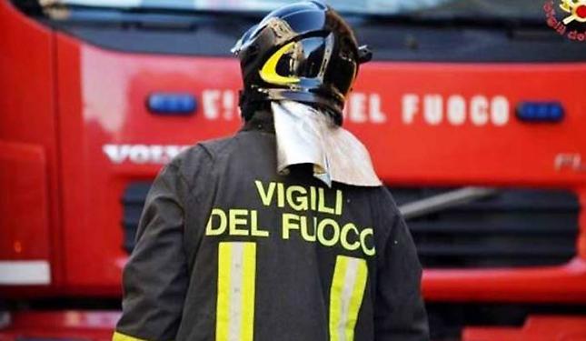 Incendio in un appartamento, Vigili del fuoco in azione