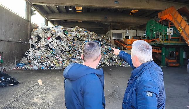A spasso... nella discarica: «Così finalmente smentiamo un po' di bufale»