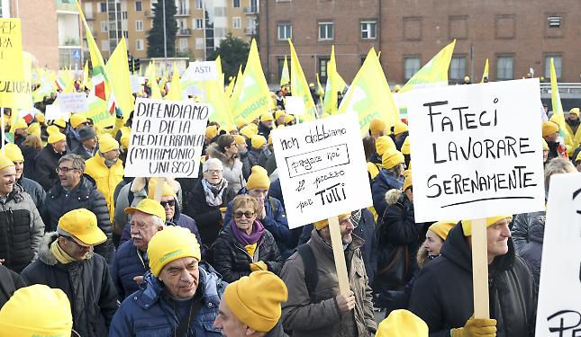 "Piemunt date n&rsquo;andi": dal Cuneese 2.500 agricoltori davanti al palazzo della Regione