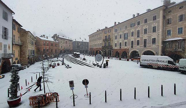 Neve in arrivo: prudenza e mezzi di intervento pronti, ma non sono attese decisioni sulle scuole