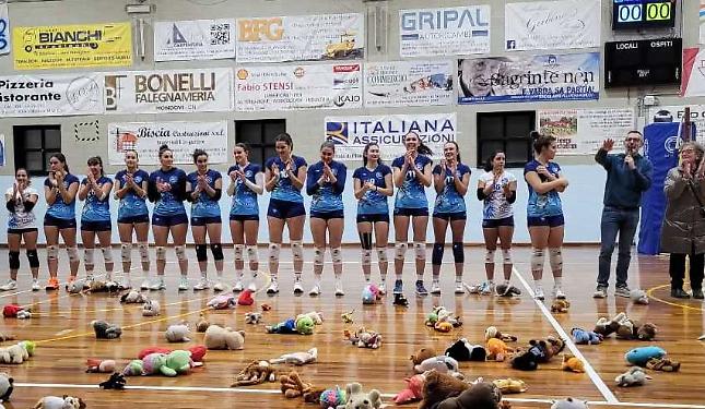 Peluche in campo, ma senza piet&agrave; sotto rete. Che rimonta per la capolista