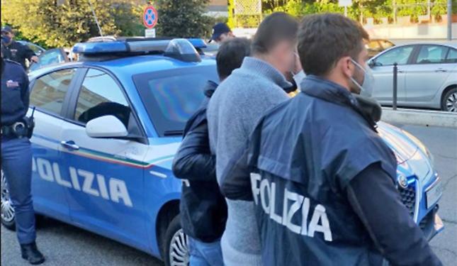 Spaccio nei parchi e vicino alle scuole: due arresti dosi di crack sequestrate