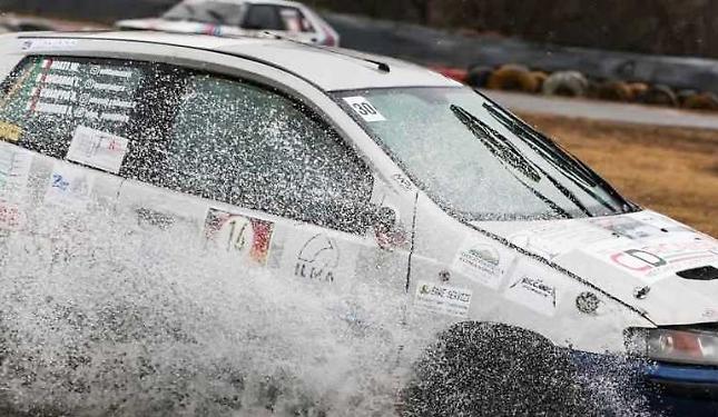 Sette ore a tutto gas sotto la pioggia con la Punto: dominano i piloti di Ceva