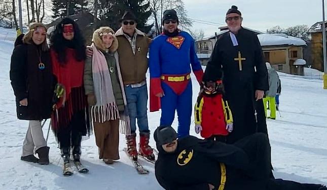 Maschere sulla neve e sorrisi in pista: il Giardina Party conquista San Giacomo