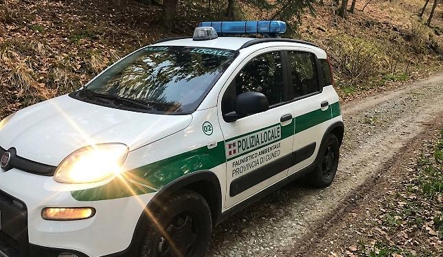 Cacciatore di frodo fermato nei boschi: aveva piazzato otto lacci di cattura