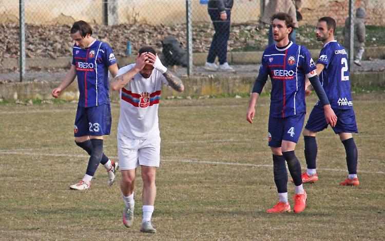 Un rigore sbagliato e il derby diventa subito amaro