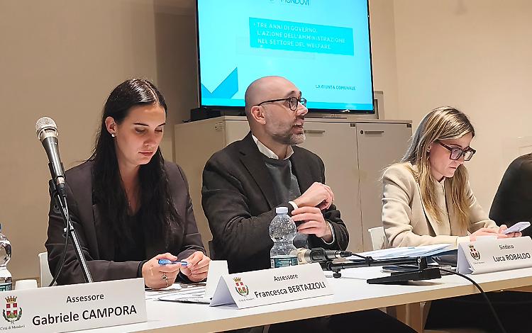 In tre anni 8 milioni sul welfare: &laquo;E poi dicono che usiamo i soldi solo per le manifestazioni...&raquo;