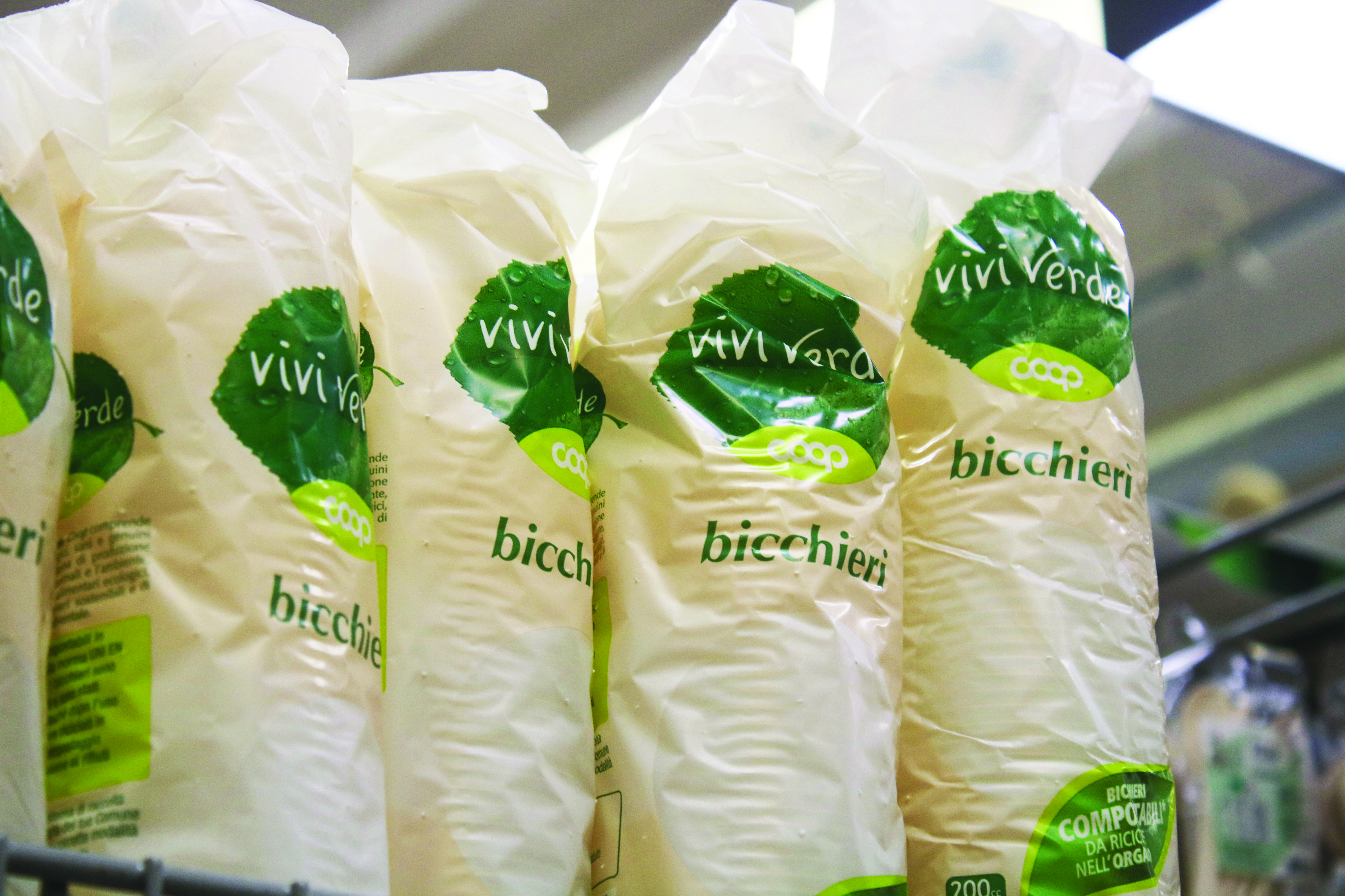 Ipercoop sfida Europa sulla riduzione della plastica