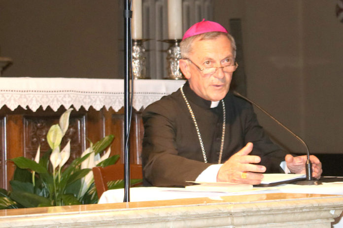 Il vescovo sospende prime Comunioni, Cresime e campeggi